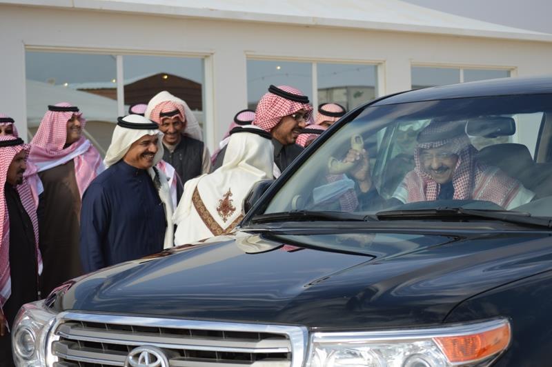 امير الرياض في زيارة سعود الدويش