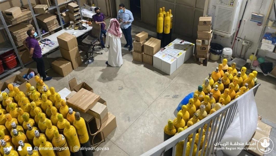 ضبط 104 أسطوانات غاز يخزنها وافدون داخل مستودع بالرياض ضبط 104 أسطوانات غاز يخزنها وافدون داخل مستودع بالرياض