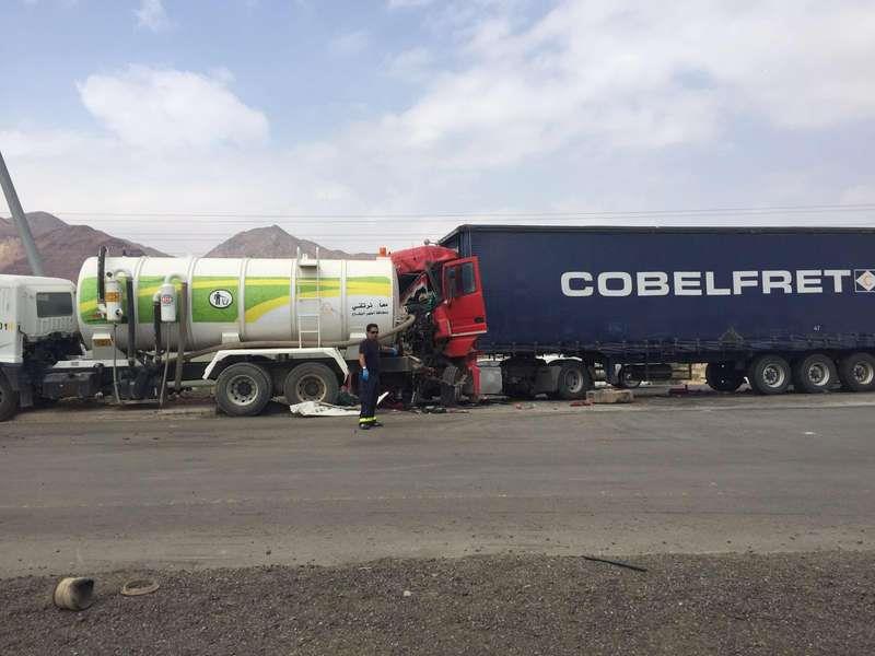 وفاة رجل أمن و وإصابة 7 أشخاص في تصادم شاحنتين ومركب بالجموم