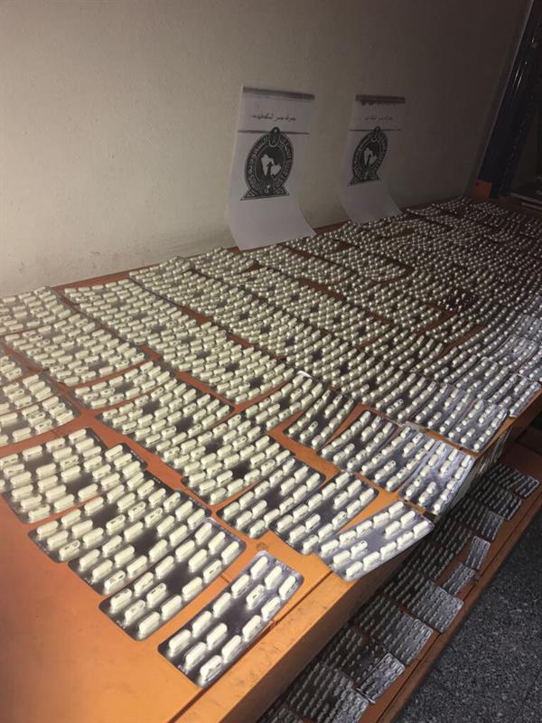 إحباط تهريب مخدرات وخمور بجمرك جسر الملك فهد (صور)