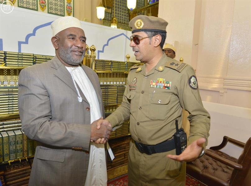 رئيس جمهورية القمر المتحدة يزور المسجد النبوي