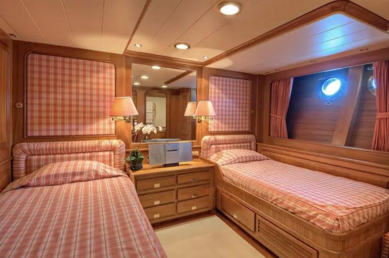  يخت فاخر استضاف مليارديرات ومشاهير للبيع مقابل 11 مليون دولار