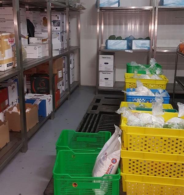 بالصور.. إغلاق معمل أغذية مخالف وإتلاف 10 أطنان من المواد الغذائية بالرياض