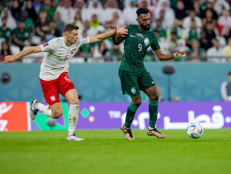 الأخضر يسقط بثنائية أمام بولندا