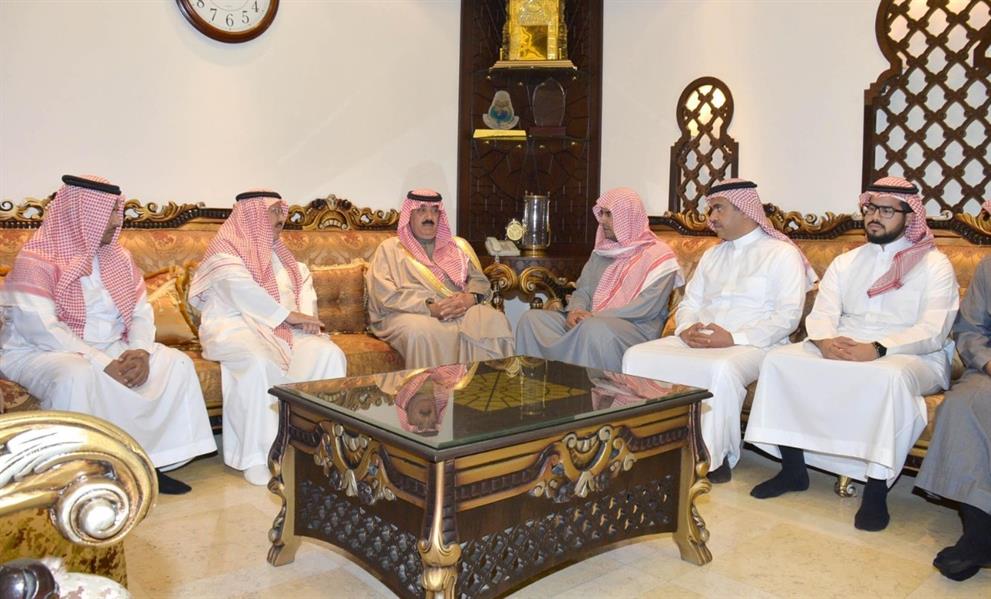 بالصور.. متعب بن عبدالله يعزي أسرة الفقيد الفريق أول محمد العمرو بالصور.. متعب بن عبدالله يعزي أسرة الفقيد الفريق أول محمد العمرو