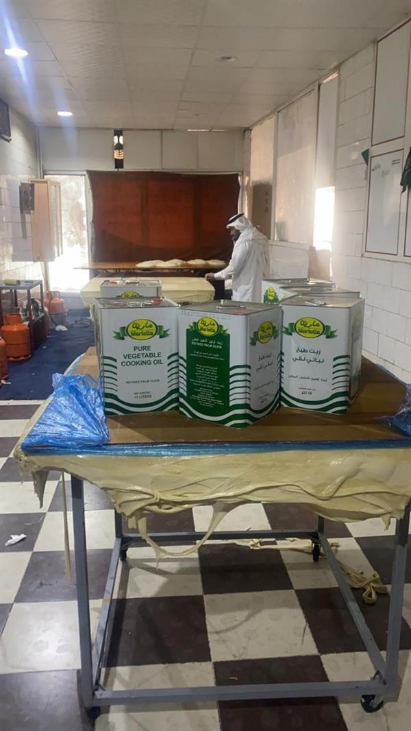 ضبط عمالة وافدة حولت محلاً خالياً بعد حجبه بالستائر إلى معمل لإنتاج 
