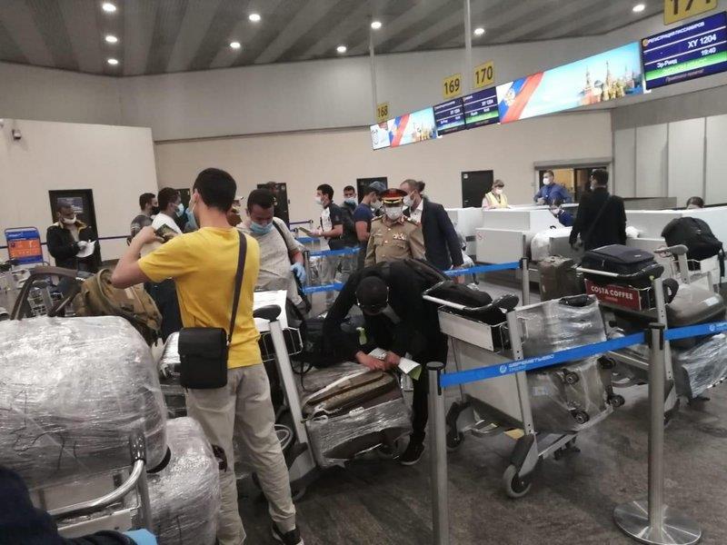 "التحالف" يوفر طائرة لنقل 61 ضابطاً يمنياً من روسيا 