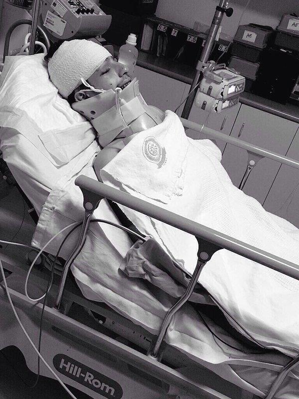 بالصور.. اللاعب محمد العنزي يصل إلى مستشفى الحرس بالرياض بالصور.. اللاعب محمد العنزي يصل إلى مستشفى الحرس بالرياض