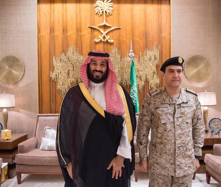 ‏بالصور.. ولي العهد يقلد قائد القوات البحرية رتبته الجديدة