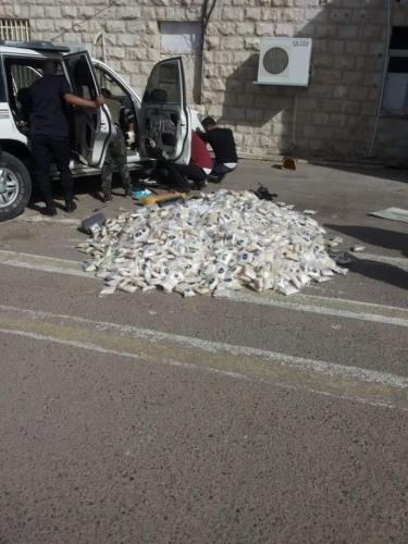 بالصور.. إحباط تهريب 4 مليون حبة مخدرة مخبأة في سيارة قادمة من الأردن