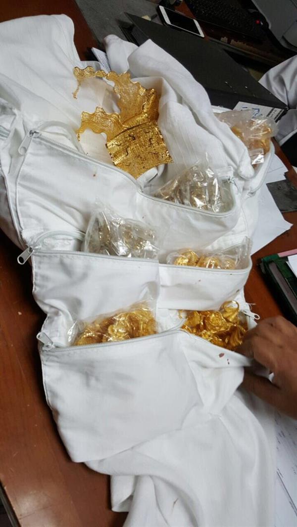 جمرك مطار الملك عبدالعزيز الدولي يحبط محاولة امرأة تهريب 4 كيلوجرام من الذهب المشغول