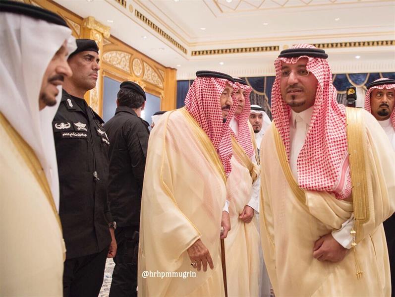 إحداها قبل 14 سنة‎.. صور توثق جوانب من حياة الأمير الراحل منصور بن مقرن مع خادم الحرمين أبنائه ووالده