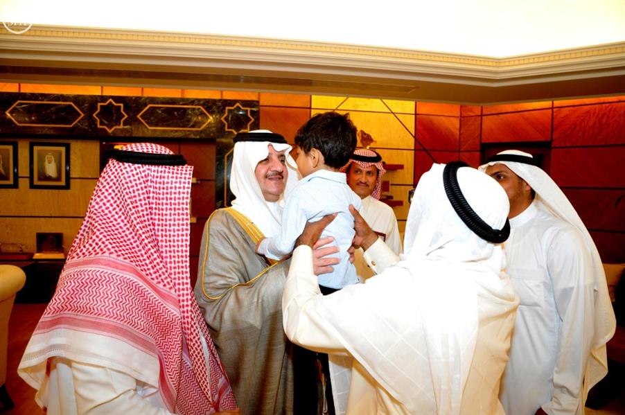 بالصور.. أمير المنطقة الشرقية يستقبل إمام مسجد العنود وأهالي الشهداء بالصور.. أمير المنطقة الشرقية يستقبل إمام مسجد العنود وأهالي الشهداء