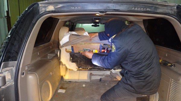 الجمارك تحبط محاولة تهريب كمية من الذخائر وبندقية شوزن