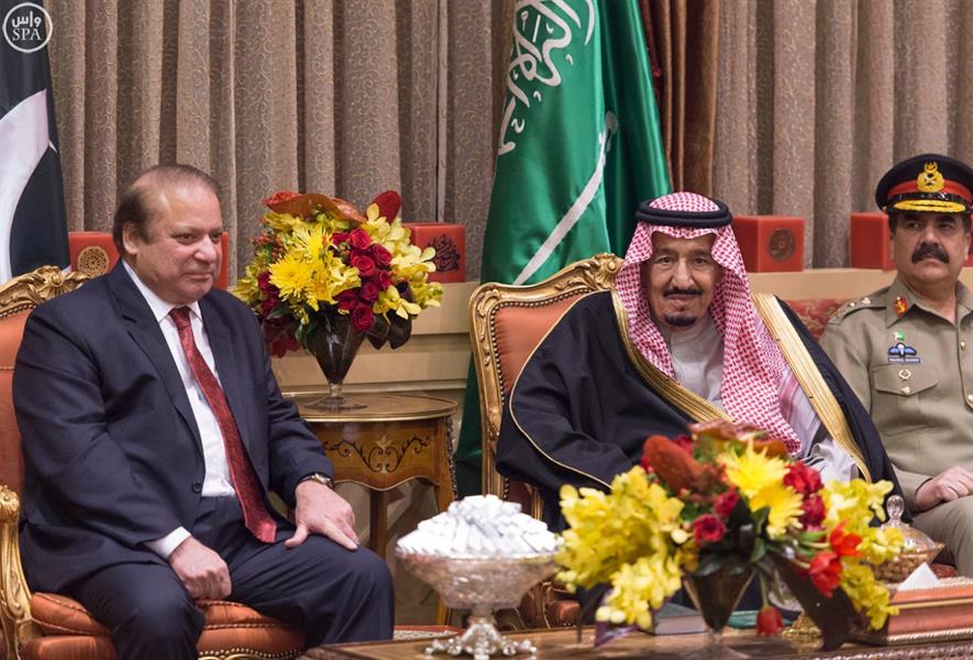 خادم الحرمين يلتقي رئيس الوزراء الباكستاني في الرياض