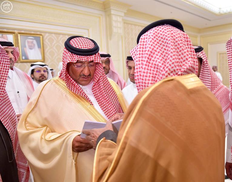 ولي العهد يستقبل الأمراء والمشايخ وكبار مسؤولي وزارة الداخلية وقادة القطاعات الأمنية