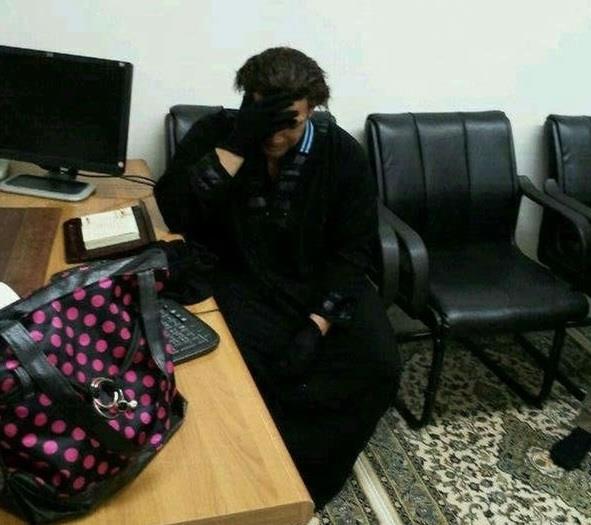 المتنكر بالزي النسائي