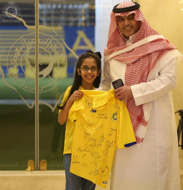 بعد مقطع تقبيلها رأس والدها.. 