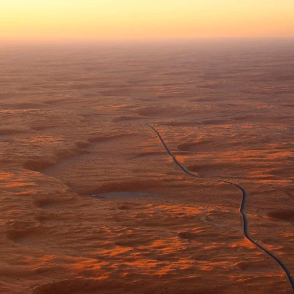 السياحة تنشر صورة مذهلة لـ النفود الكبير في حائل  