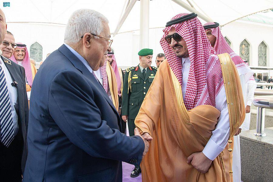 الرئيس الفلسطيني يغادر جدة بعد لقائه ولي العهد
