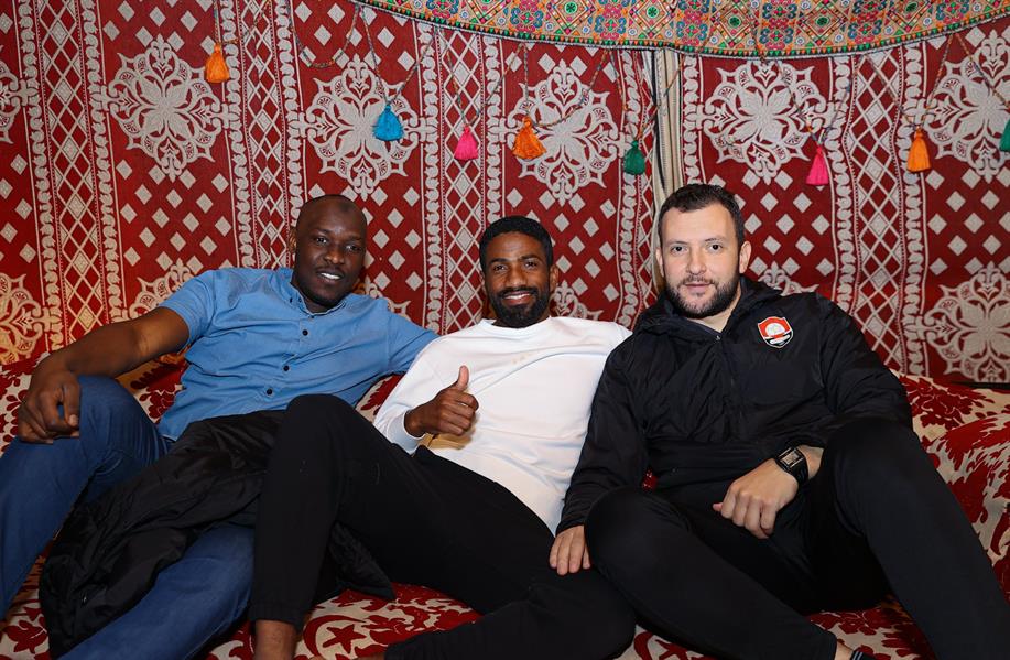 لاعبو لاعبو