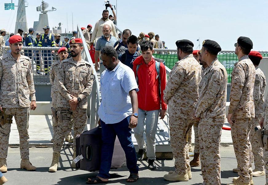 إجلاء 45 مواطنًا و88 من رعايا الدول من السودان إلى جدة إجلاء 45 مواطنًا و88 من رعايا الدول من السودان إلى جدة