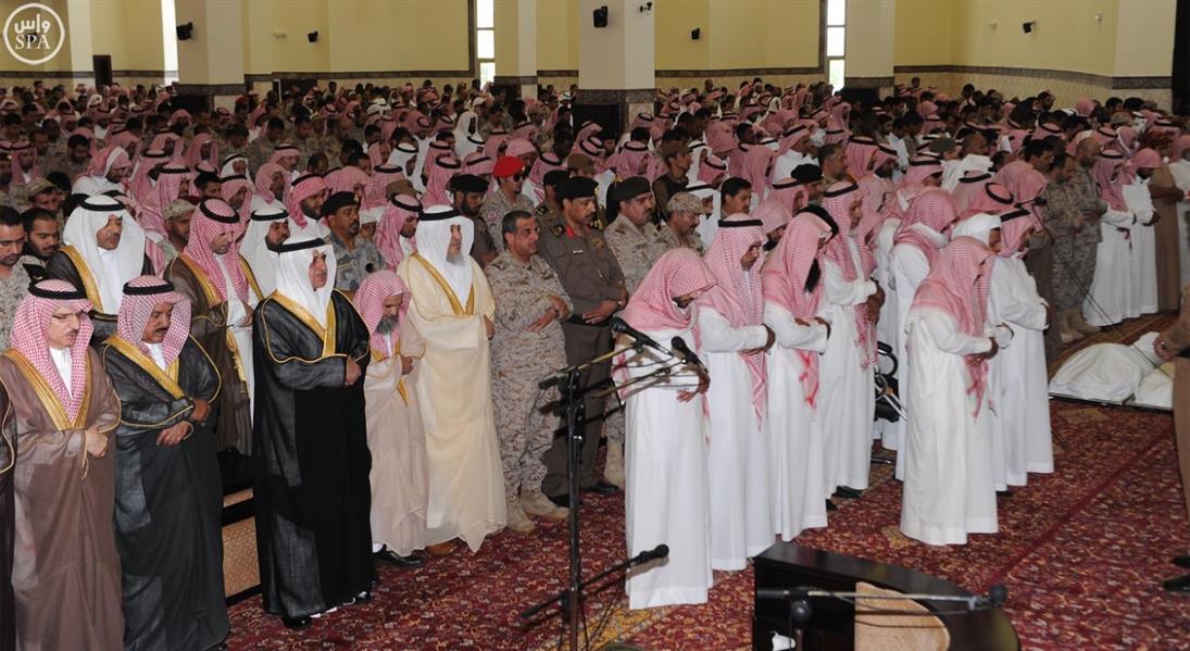 أمير منطقة تبوك يؤدي صلاة الميت على ثلاثة من شهداء الواجب