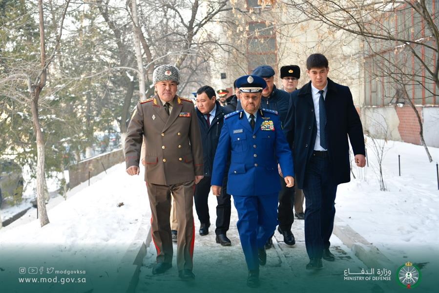 رئيس هيئة الأركان يلتقي وزير خارجية قيرغيزستان وأمين مجلس الأمن رئيس هيئة الأركان يلتقي وزير خارجية قيرغيزستان وأمين مجلس الأمن