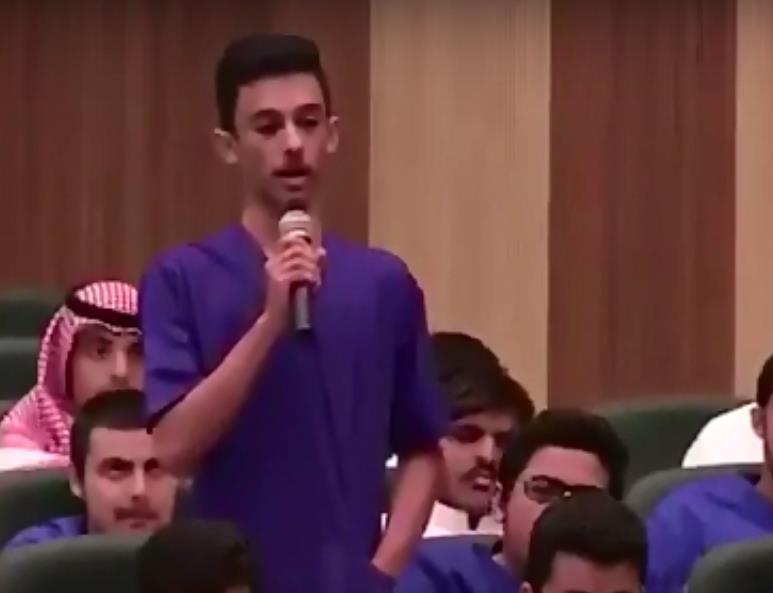 أخبار 24 طالب جامعة شقراء يعلق على مقطع مدير الجامعة ويوضح المقصود من سؤاله وبماذا وعدوه