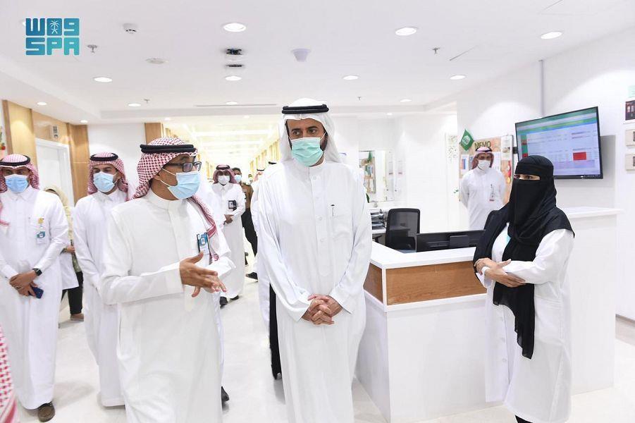 صور.. وزير الصحة يدشن مشروع تحسين وتطوير مركزي الأورام والقلب بتبوك  