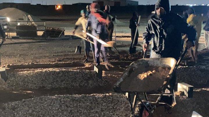 ترميم القبور المتضررة من الأمطار