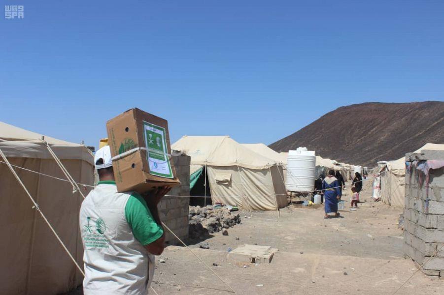 مركز الملك سلمان للإغاثة يوزع 9000 كرتون من اللحوم للنازحين في مديريتي مأرب والوادي بمحافظة مأرب مركز الملك سلمان للإغاثة يوزع 9000 كرتون من اللحوم للنازحين في مديريتي مأرب والوادي بمحافظة مأرب