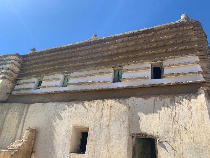 مواطن يتكفل بترميم أحد قصور الدولة السعودية الأولى على نفقته (صور) 