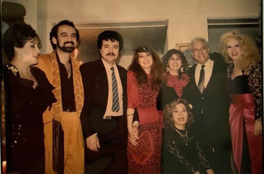 صورة نادرة لصباح السالم مع ألمع نجوم الفن العربي