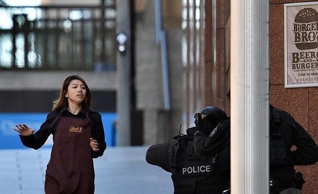 فرار خمسة رهائن من مختطف «مقهى سيدني»