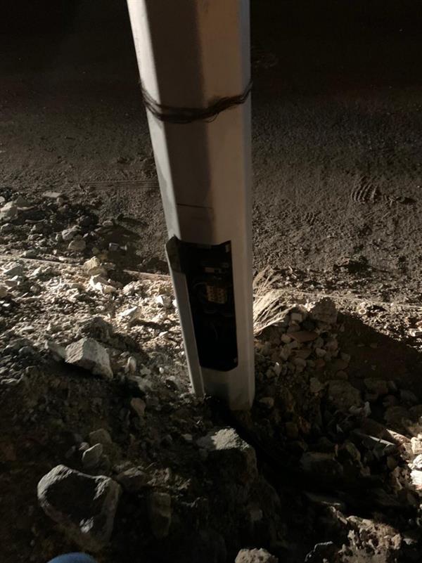 صور.. أعمدة إنارة مكشوفة تُقلق سكان بطحاء قريش في مكة  