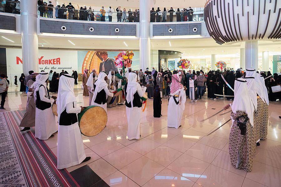 المجمعات التجارية في مدن المملكة تستقبل زوارها بفعاليات وعروض حصرية احتفاءً بيوم التأسيس