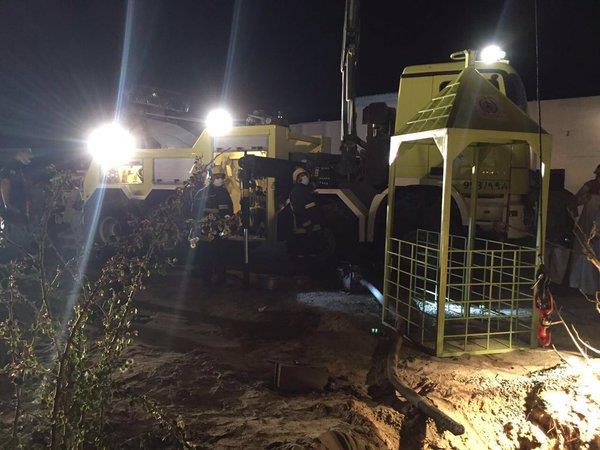 مدني بيشة يباشر سقوط شيول بفتحة صرف صحي