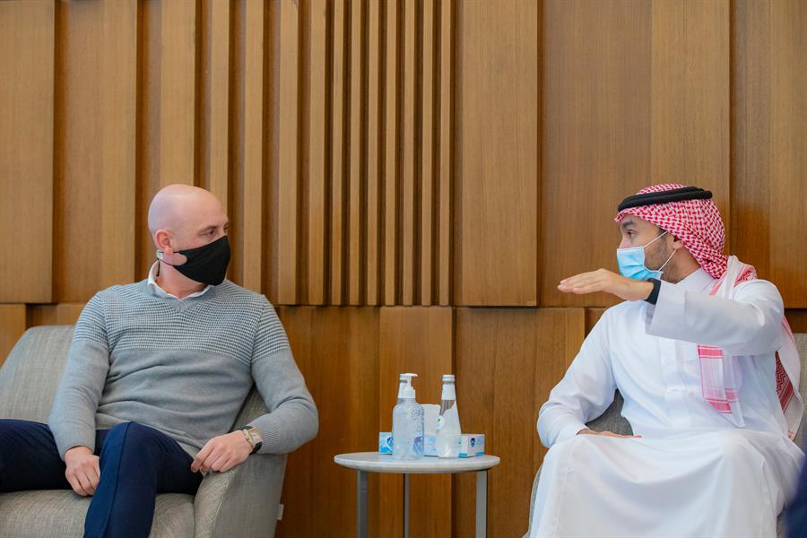 وزير الرياضة يجتمع مع رئيس الاتحاد الإسباني
