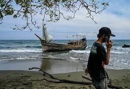 قارب يحمل عشرات الروهينجا يصل لإندونيسيا بعد إبحاره لمدة شهر