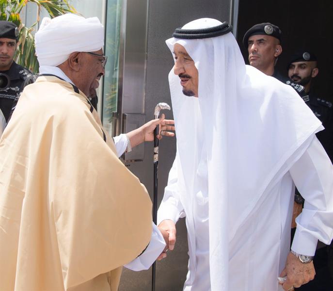 خادم الحرمين الشريفين يستقبل الرئيس السوداني.. ويقيم مأدبة غداء تكريماً له (صور)