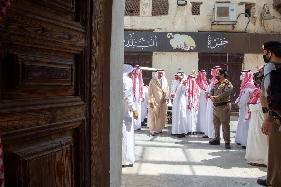 خالد الفيصل يزور مشروع تطوير المنطقة التاريخية بـجدة