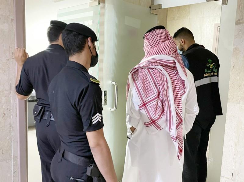 كمين يكشف طبيبة وافدة تجري عمليات إجهاض داخل عيادتها بمستوصف في الطائف  