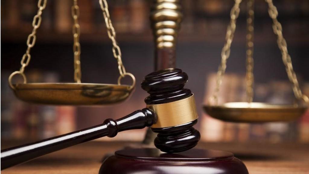 أب خليجي يعتدي على طفله ويصفعه عدة مرات.. وهكذا عاقبته المحكمة 