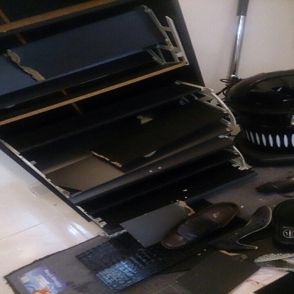 واطنة تنتقم من زوجها لاقترانه بأخرى بتحطيم أثاث منزل 