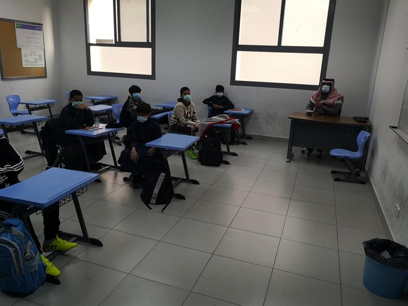 المدارس تستقبل طلاب الابتدائية ورياض الأطفال المدارس تستقبل طلاب الابتدائية ورياض الأطفال