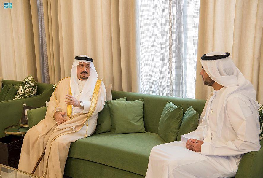 أمير الرياض يقدم العزاء في وفاة الشيخ خليفة بن زايد