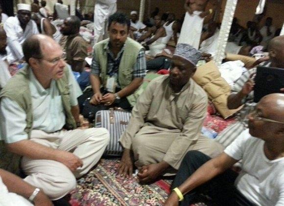  القنصل العام الفرنسي يتفقد الحجاج الفرنسيين