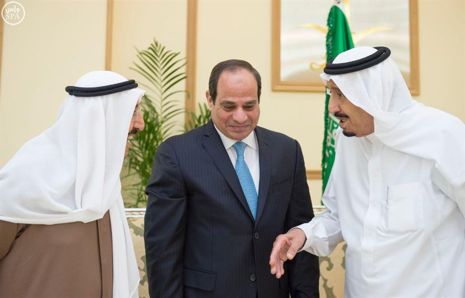 خادم الحرمين يقيم مأدبة غداء في مدينة الملك خالد العسكرية