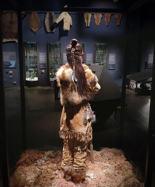 المرأة الحجرية